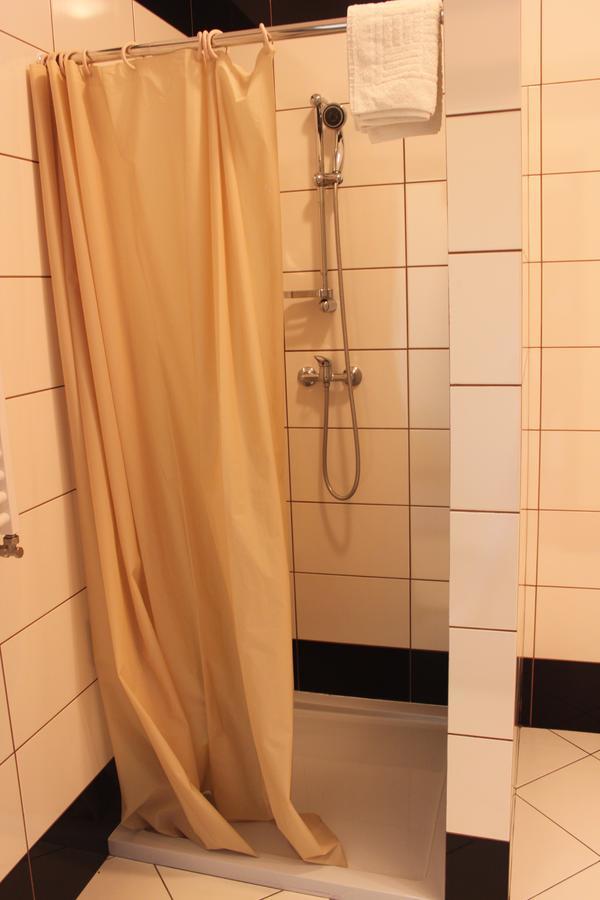 Gosciniec Legenda Hotel Wyszogrod Buitenkant foto